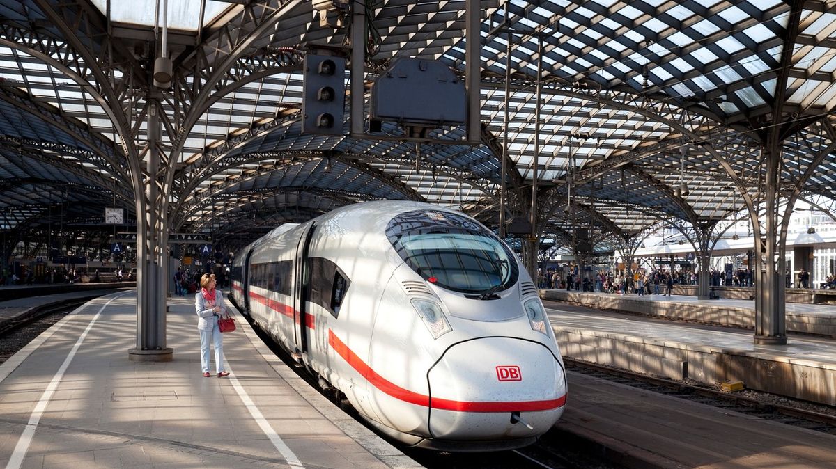 Vlaky místo letadel. 24 států EU chce společně rozjet železniční boom